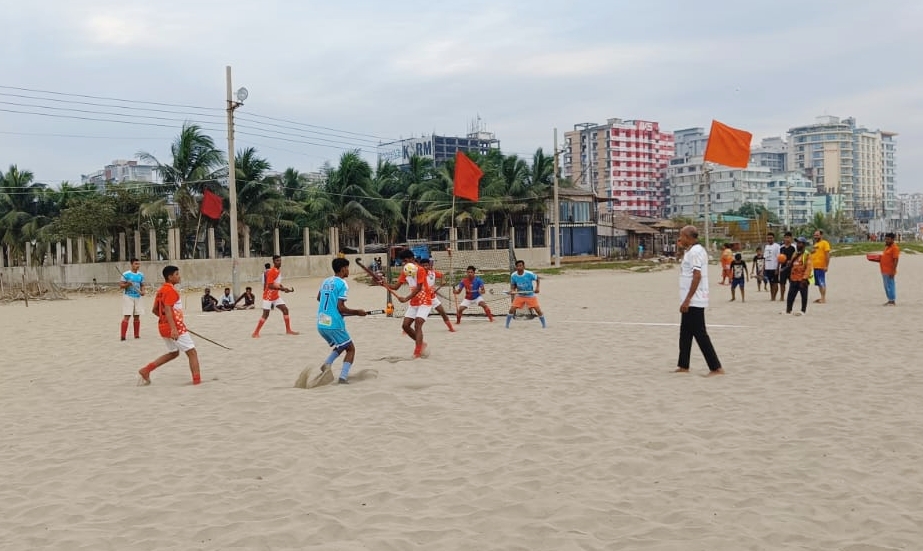 কক্সবাজার সমুদ্রসৈকতে প্রথমবারের মতো বিচ হকি কার্নিভাল অনুষ্ঠিত