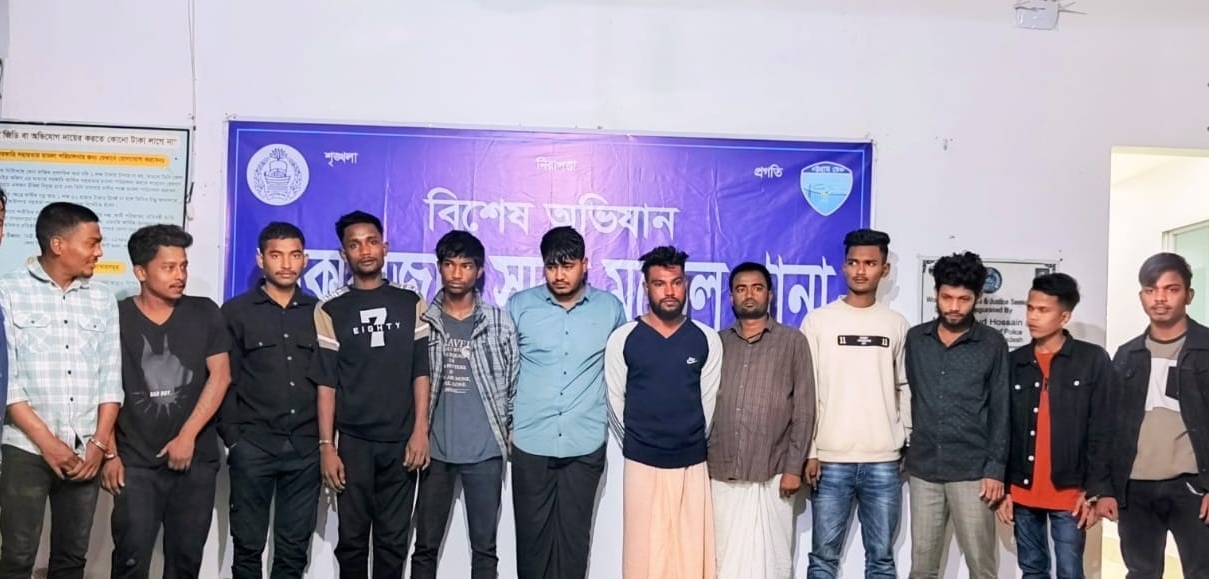 কক্সবাজারে ছিনতাইয়ের অভিযোগে গ্রেপ্তার ১২