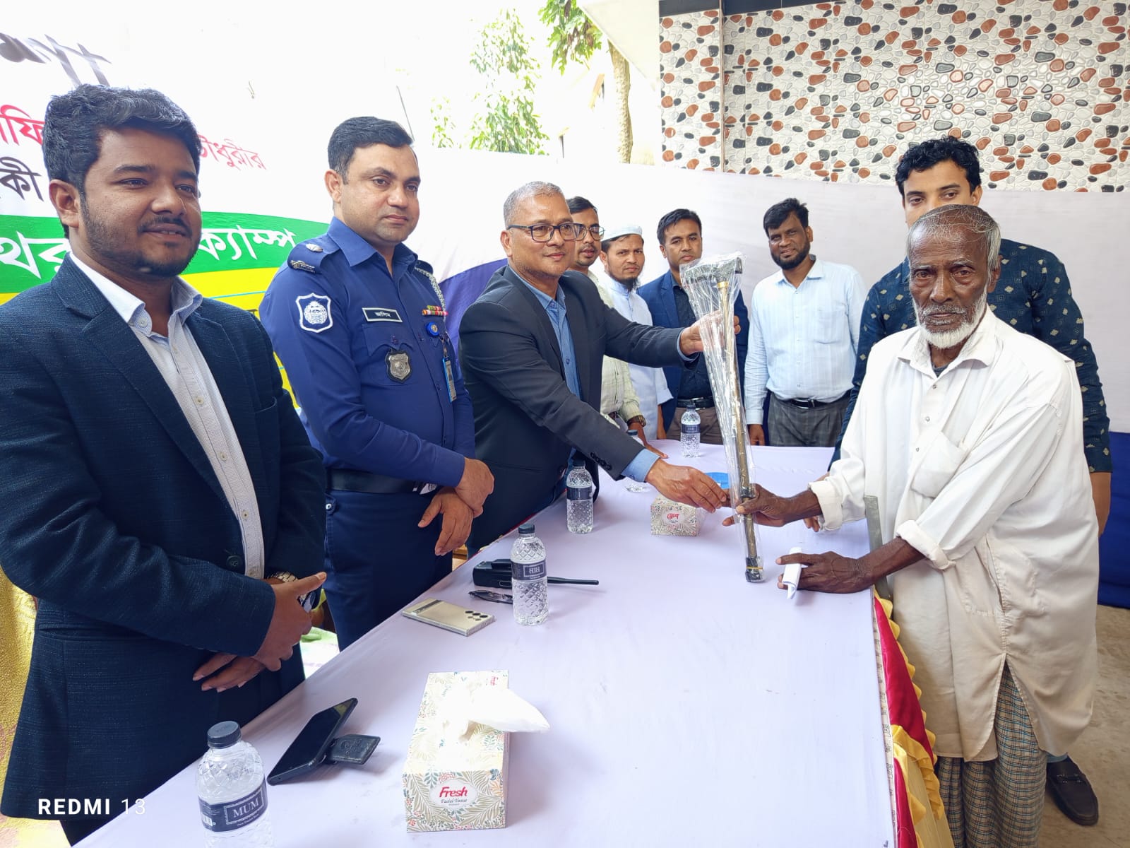 কক্সবাজারে বিনামূলে শতাধিক রোগীকে ফিজিওথেরাপি সেবা প্রদান