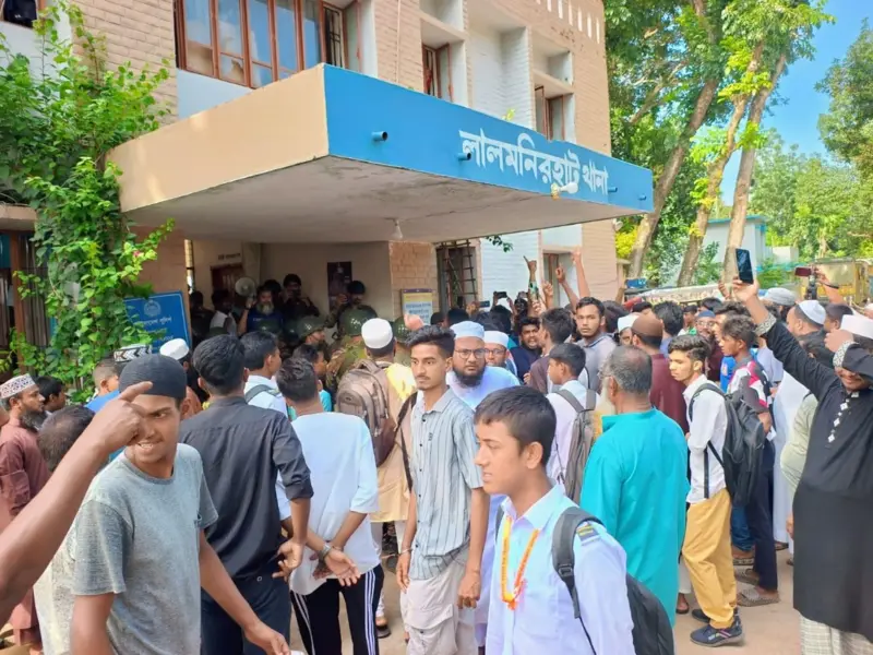 লালমনিরহাটে ধর্ম অবমাননার অভিযোগে নাপিত পিতা-পুত্র আটক